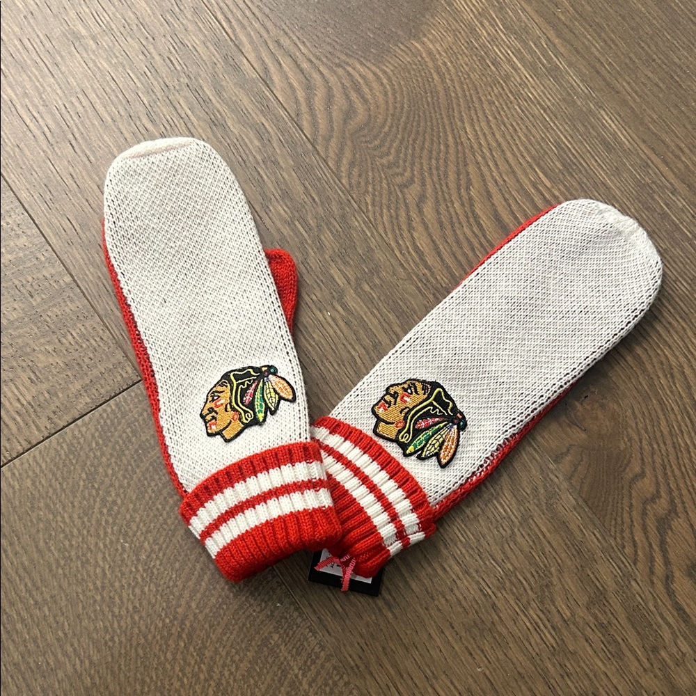Blackhawks Mittens (NWT)
